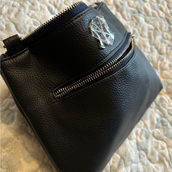 NY Yankee Navy Crossbody Purse - Picture 3 of 6